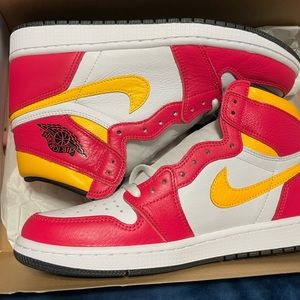 BRAND NEW - JORDAN 1 Retro High OG Fusion Red with Matching Shirt (XL)